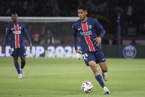 马尤卢成为巴黎队史打进10球第三年轻球员，仅次于雷诺、姆巴佩