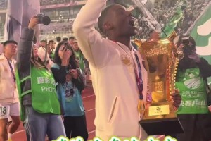 地道京味儿！实拍：法比奥一曲国安版《WakaWaka》燃爆全场🔥